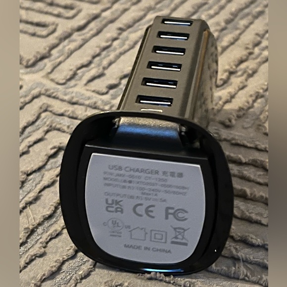 NWT—USB Cable Charging Unit—6 Ports - Picture 3 of 9